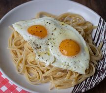 Spaghetti avec un Œuf au plat