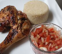Attiéké et 1/4 de poulet sauté