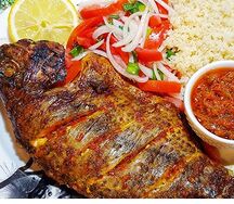 Poisson grillé avec petite sauce pâte