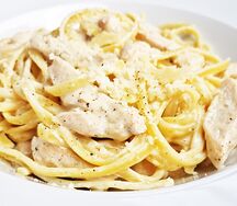 Tagliatelle, sauce blanche, escalope de poulet