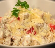 Spaghettis, sauce blanche, viande de bœuf