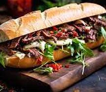 Sandwich pain chien à la viande de bœuf