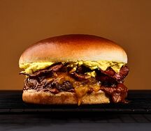 Бургер с перечным BBQ и мраморной говядиной
