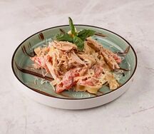  Феттуччине с копчёной грудкой и помидорами конкассе