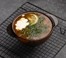 Харчо со сметаной и зеленью