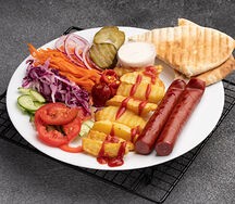 Шаверма охотничья на тарелке