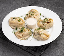 Манты с говядиной и салатик