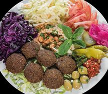 Фалафель на тарелке