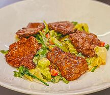 С мясными ломтиками