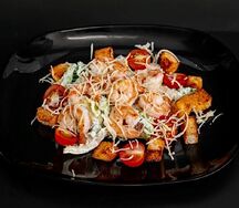 Салат Цезарь с креветками