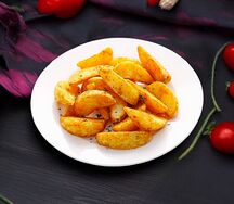 Картофельные дольки в травах