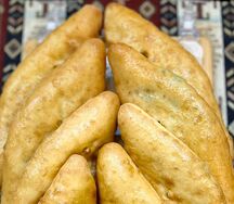 Осетинский пирожок с курицей и сыром