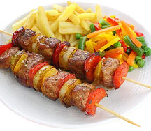 Brochettes de bœuf et frites