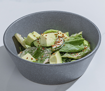 Зеленый салат с авокадо