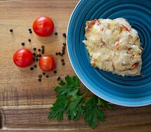 Горбуша, запеченная с овощами