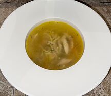 Куриный бульон с яичной лапшой