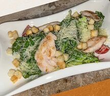 Салат Цезарь с куриной грудкой