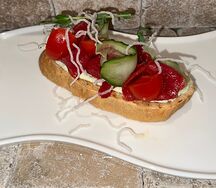 Брускетта с лососем и сырным муссом