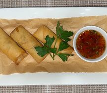 Спринг-роллы с овощами и тайским соусом