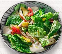 Салат с копчёным цыплёнком и персиком