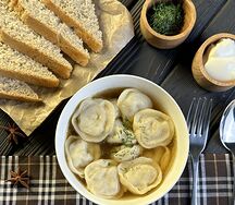 Пельмени с бульоном 