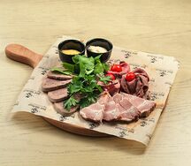 Ассорти мясных деликатесов
