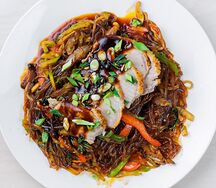 Стеклянная лапша с уткой и грибами