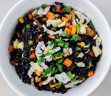 Черный рис с курицей