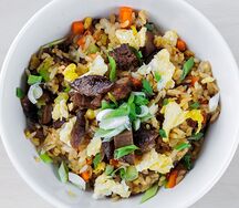 Жареный рис с говядиной