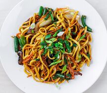 Яичная лапша с овощами