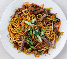 Яичная лапша с говядиной