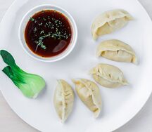 Китайские пельмени с говядиной и свининой отварные