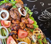 Ассорти с шашлыком из cвинoй шеи