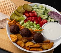 Фалафель на тарелке