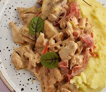 Фрикасе из курицы с картофельным пюре