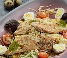 Салат Цезарь с куриной грудкой