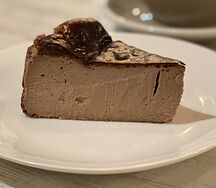 Шоколадный баскский чизкейк