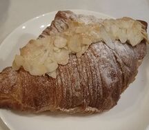 Круассан миндальный