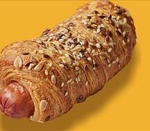 Сосиска в тесте с сыром