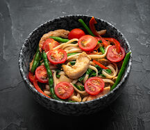 Wok острый с курицей и черри