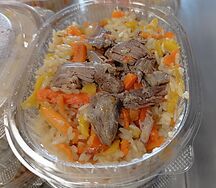 Плов с говядиной и салатом
