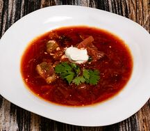 Борщ с говядиной со сметаной