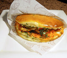 Сэндвич с курицей и овощами