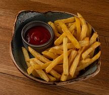 Картофель фри с кетчупом