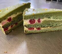 Торт фисташковый с малиной