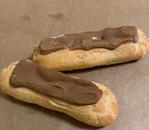 Эклер кофейный