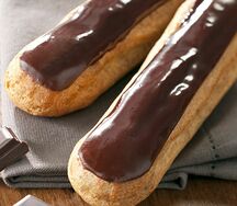 Эклер шоколадный
