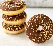 Пончик с шоколадно-ореховой начинкой