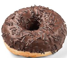 Пончик-донатс с шоколадной начинкой. шоколадной глазурью и шоколадной посыпкой