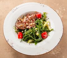Тёплый салат с куриной печенью